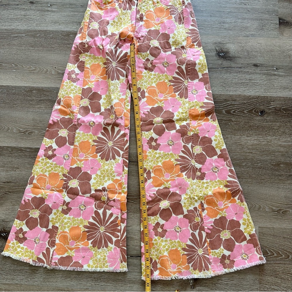 Floral Patterned Wide-Leg Jeans - Picture 2 of 8